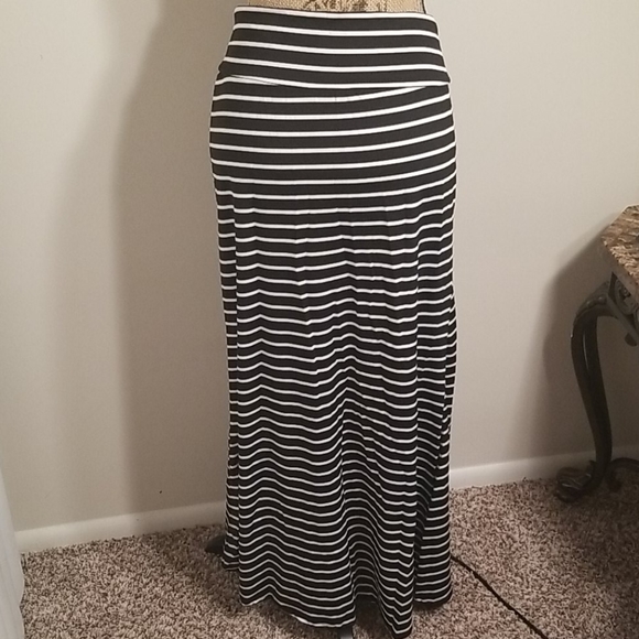 Black/White Stripe Maxi Skirt - Picture 3 of 3